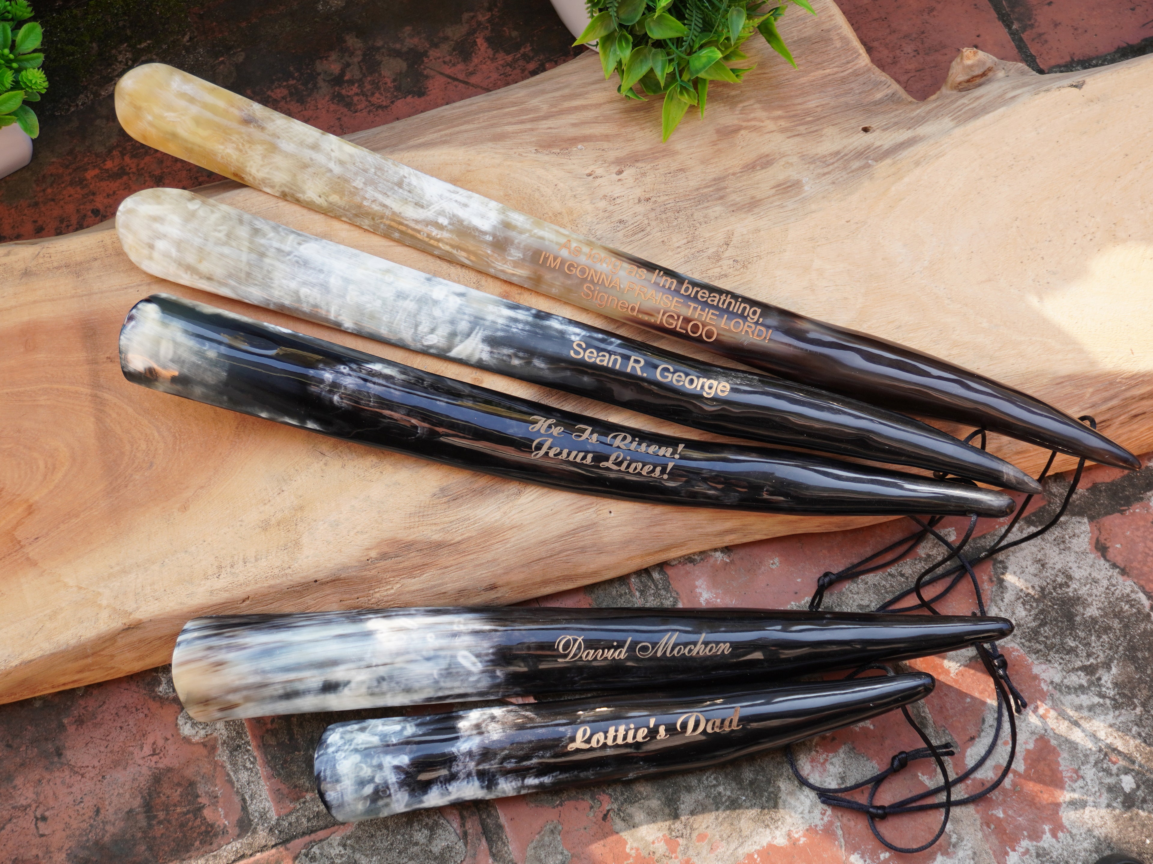 Personalized Natural Horn Long Handle Shoe Horn – 6 Length Options
