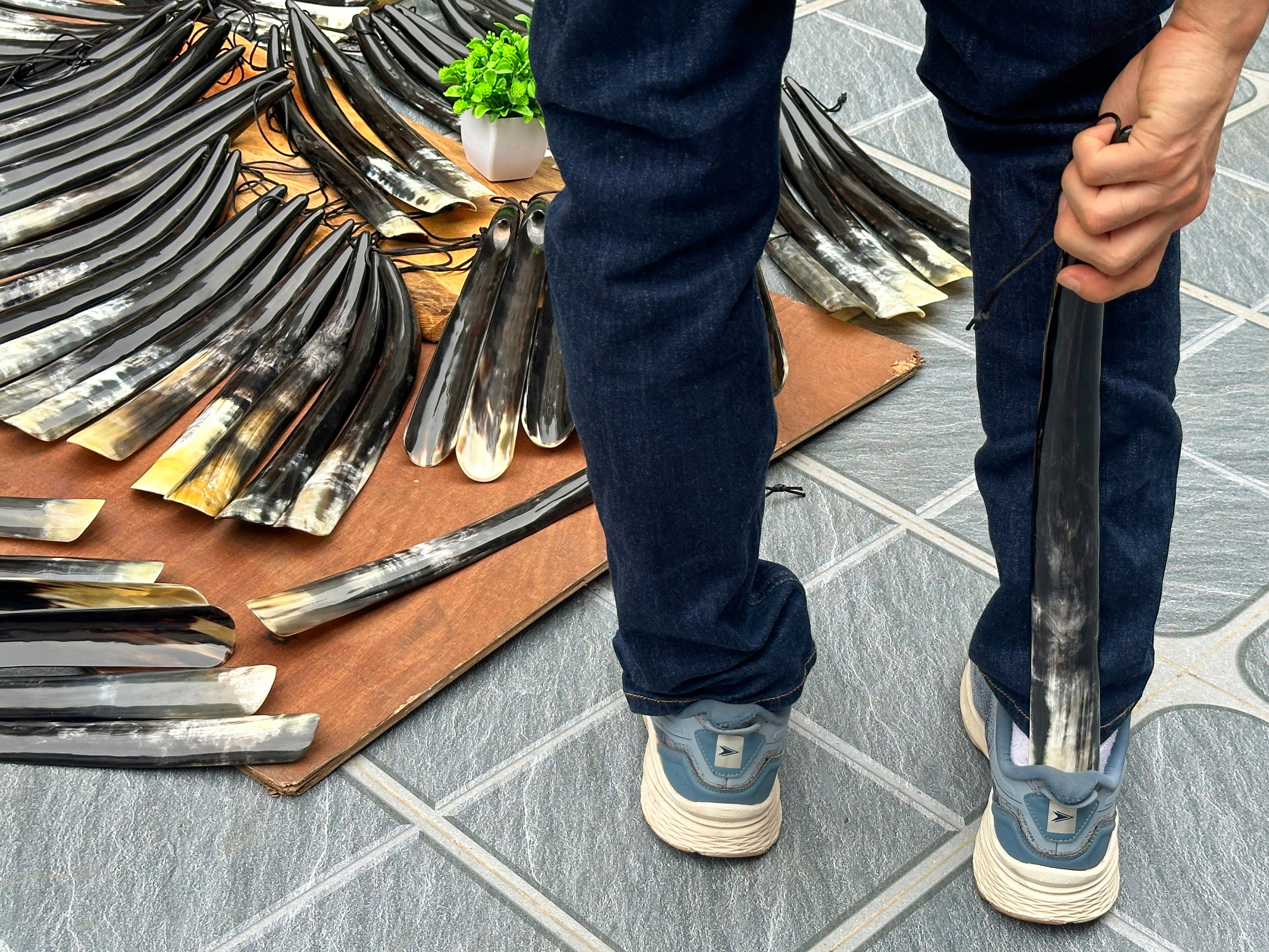 Personalized Natural Horn Shoe Horn – Length: 17 - 19 inch